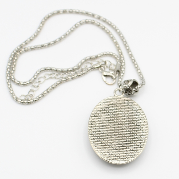 Oval black stone necklace - Picture 3 of 5